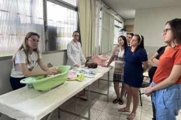 Foto - GRUPO FLORECER É RESULTADO DE PARCERIA FIRMADA ENTRE PREFEITURA E FACULDADE DE ENFERMAGEM DA UENP-CLM.