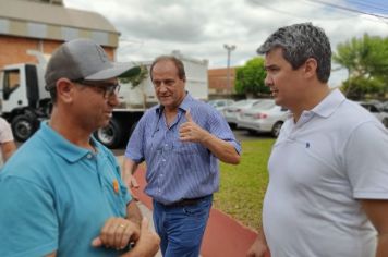 Foto - OBRAS EM VIAS PÚBLICAS, ESCOLA E ENTREGA DE VEÍCULO À SECRETARIA DE AGRICULTURA