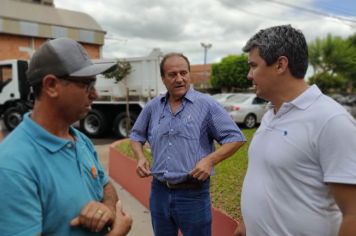 Foto - OBRAS EM VIAS PÚBLICAS, ESCOLA E ENTREGA DE VEÍCULO À SECRETARIA DE AGRICULTURA