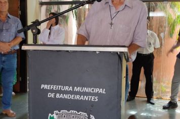 Foto - OBRAS EM VIAS PÚBLICAS, ESCOLA E ENTREGA DE VEÍCULO À SECRETARIA DE AGRICULTURA