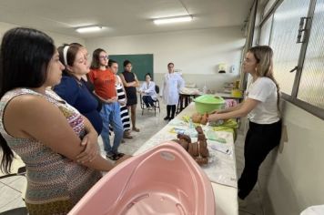 Foto - GRUPO FLORECER É RESULTADO DE PARCERIA FIRMADA ENTRE PREFEITURA E FACULDADE DE ENFERMAGEM DA UENP-CLM.