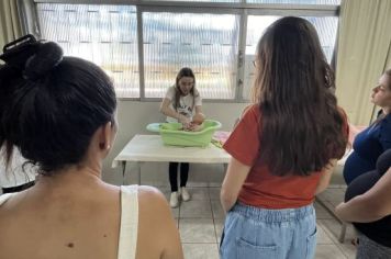 Foto - GRUPO FLORECER É RESULTADO DE PARCERIA FIRMADA ENTRE PREFEITURA E FACULDADE DE ENFERMAGEM DA UENP-CLM.