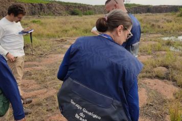 Foto - SOCIEDADE GEOLÓGICA DO BRASIL - LAVA EM CORDAS, BANDEIRANTES-PR2023