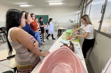 Foto - GRUPO FLORECER É RESULTADO DE PARCERIA FIRMADA ENTRE PREFEITURA E FACULDADE DE ENFERMAGEM DA UENP-CLM.