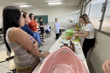 Foto - GRUPO FLORECER É RESULTADO DE PARCERIA FIRMADA ENTRE PREFEITURA E FACULDADE DE ENFERMAGEM DA UENP-CLM.