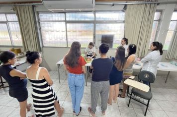 Foto - GRUPO FLORECER É RESULTADO DE PARCERIA FIRMADA ENTRE PREFEITURA E FACULDADE DE ENFERMAGEM DA UENP-CLM.