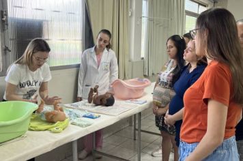 Foto - GRUPO FLORECER É RESULTADO DE PARCERIA FIRMADA ENTRE PREFEITURA E FACULDADE DE ENFERMAGEM DA UENP-CLM.