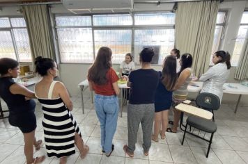 Foto - GRUPO FLORECER É RESULTADO DE PARCERIA FIRMADA ENTRE PREFEITURA E FACULDADE DE ENFERMAGEM DA UENP-CLM.