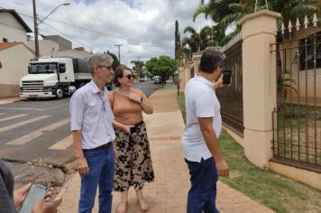 Foto - OBRAS EM VIAS PÚBLICAS, ESCOLA E ENTREGA DE VEÍCULO À SECRETARIA DE AGRICULTURA