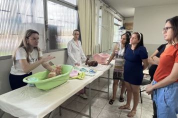 Foto - GRUPO FLORECER É RESULTADO DE PARCERIA FIRMADA ENTRE PREFEITURA E FACULDADE DE ENFERMAGEM DA UENP-CLM.