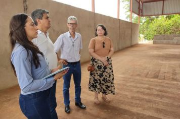 Foto - OBRAS EM VIAS PÚBLICAS, ESCOLA E ENTREGA DE VEÍCULO À SECRETARIA DE AGRICULTURA