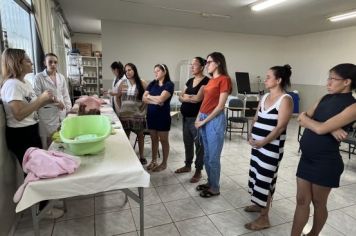 Foto - GRUPO FLORECER É RESULTADO DE PARCERIA FIRMADA ENTRE PREFEITURA E FACULDADE DE ENFERMAGEM DA UENP-CLM.