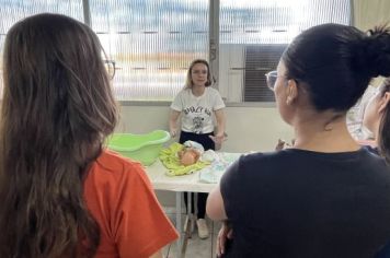 Foto - GRUPO FLORECER É RESULTADO DE PARCERIA FIRMADA ENTRE PREFEITURA E FACULDADE DE ENFERMAGEM DA UENP-CLM.