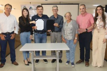PREFEITURA ASSINA TERMO DE ADESÃO AO PROGRAMA 