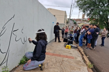 MURO DA ESCOLA SANTA TERESINHA GANHA CORES E ARTE COM TEMÁTICA SOCIOAMBIENTAL EM BANDEIRANTES