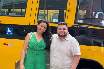 BANDEIRANTES RECEBE ÔNIBUS ESCOLAR DOADO PELO GOVERNO DO ESTADO