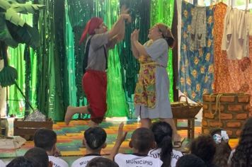 ESCOLA YUKITI MATIDA RECEBE ESPETÁCULO TEATRAL 