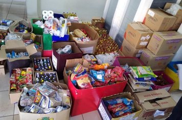 Escolas municipais e CMEIs arrecadam alimentos para HC de Londrina