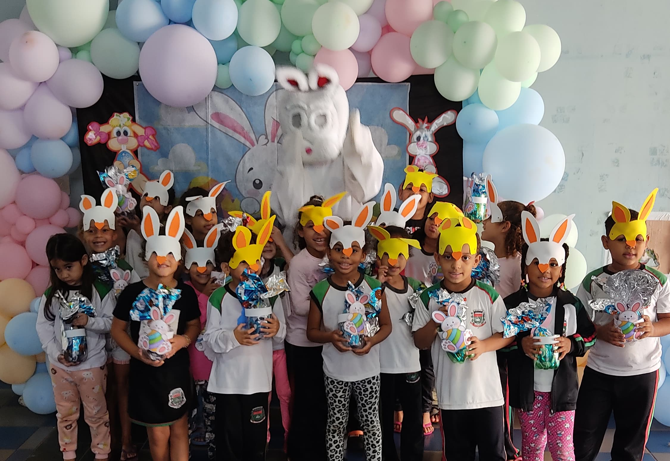 PÁSCOA MAIS DOCE: PREFEITURA DE BANDEIRANTES DISTRIBUI MILHARES DE OVOS DE CHOCOLATE PARA ALUNOS DA REDE MUNICIPAL