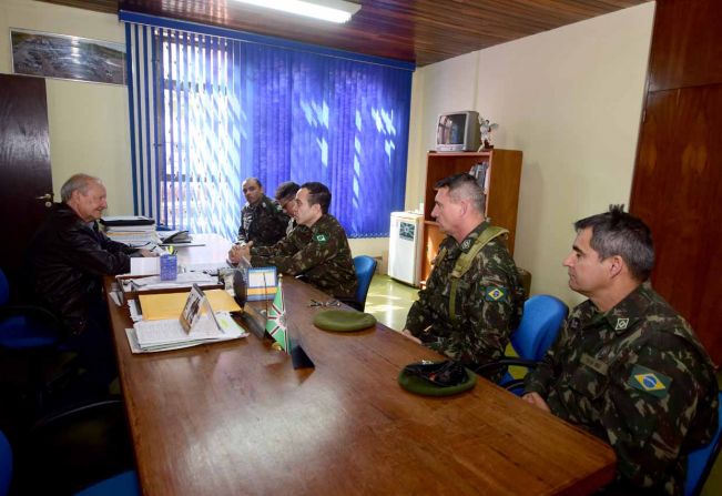 Tenente coronel do Exército faz inspeção no TG e visita prefeito Lino Martins
