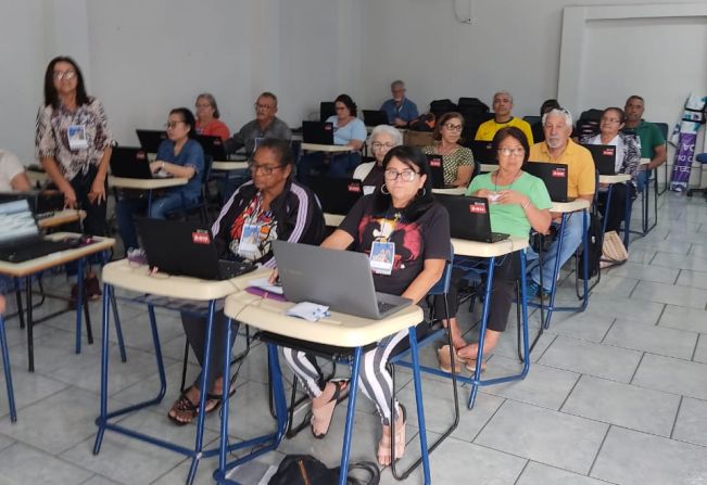 PREFEITURA PROMOVE AÇÃO DE INCLUSÃO DIGITAL PARA QUEM TEM MAIS DE 50 ANOS.