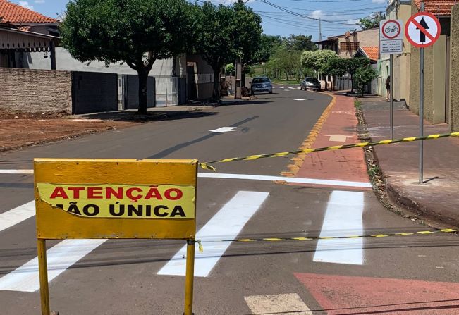 OBRA DE TRANSFORMAÇÃO EM MÃO ÚNICA NA RUA MARIA LÍGIA RIBEIRO CONTER É CONCLUÍDA EM BANDEIRANTES