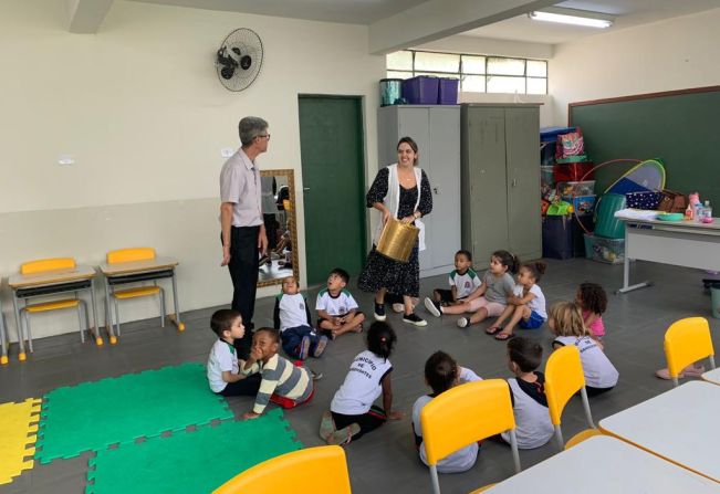 Gestão Municipal se destaca pelos benefícios garantidos ao setor educacional.